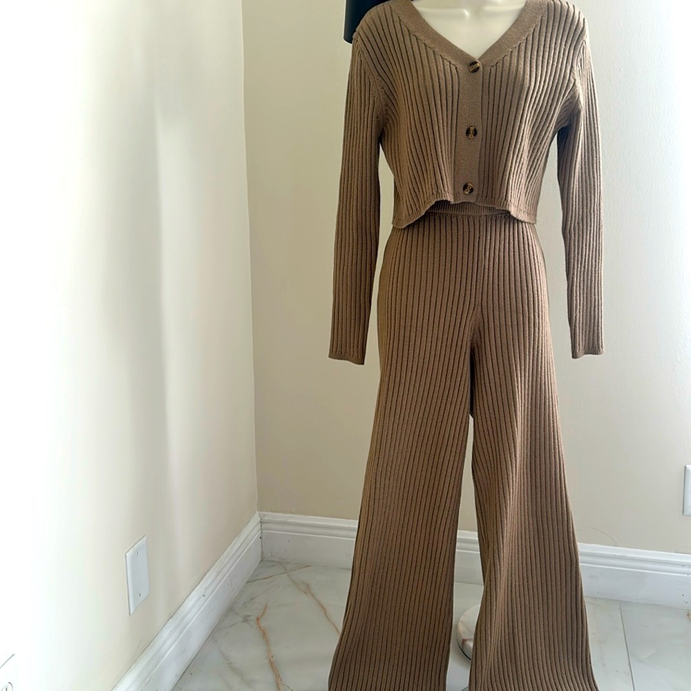 SHEIN Lightly Worn like new Crème Size 4 Two Piece Athleisure Outfit